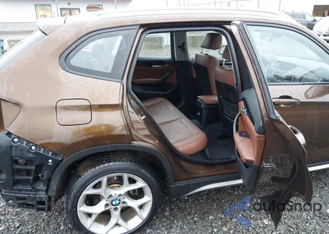 2015 BMW X1 xDrive28I z USA, uszkodzony, nr VIN WBAVL1C5XFVY41472